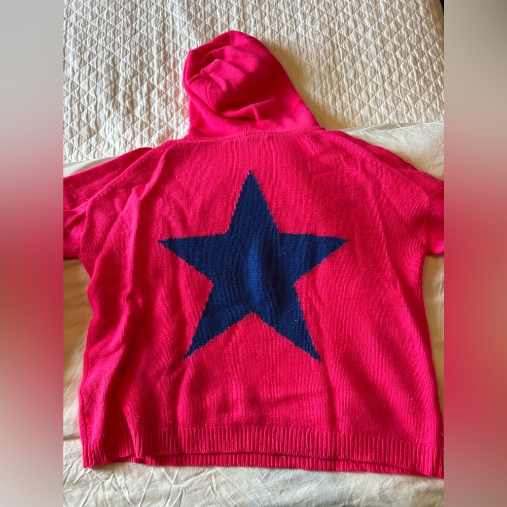 360 Cashmere Sweater with a Hood
Size medium - Picture 2 of 3